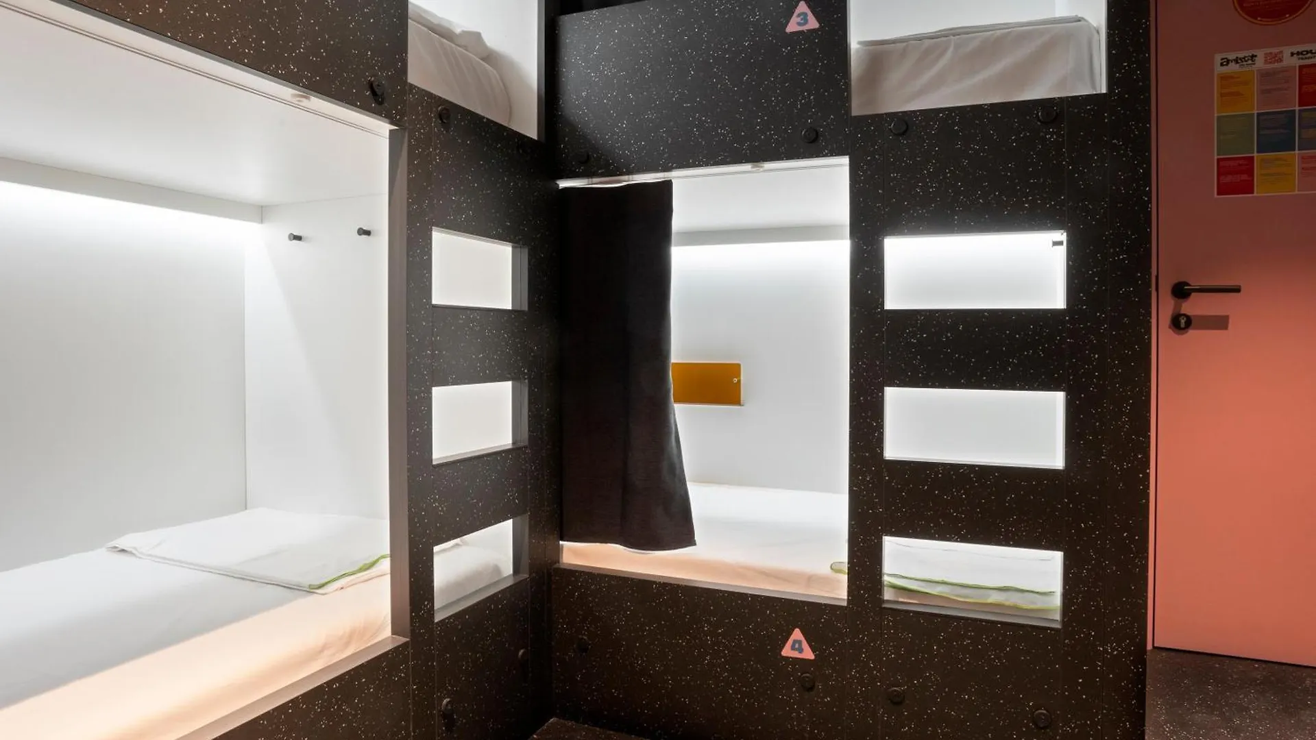 Amistat City Hostel Barcelona 0*,  Spain
